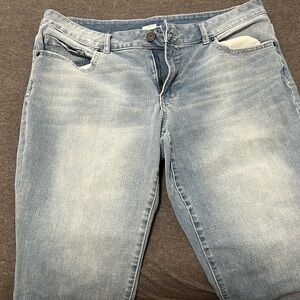 White wash cuffed bottom capris
